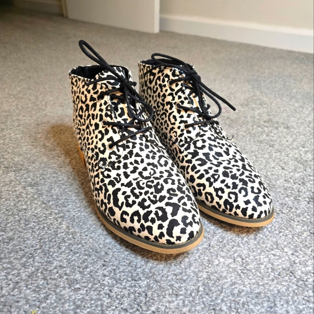 Animal Print Booties EUC Size 10 Trendy Fall Winter